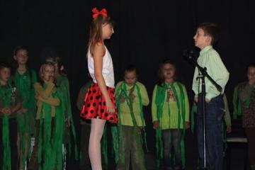 nápaditá a vtipná scénka mladších žiakov! nápaditá a vtipná scénka mladších žiakov!