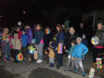 Lampiónový sprievod 10.11.2015 Lampiónový sprievod 10.11.2015