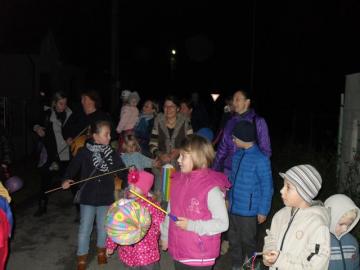 Lampiónový sprievod 10.11.2015 Lampiónový sprievod 10.11.2015