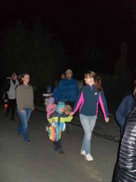 Lampiónový sprievod 10.11.2015 Lampiónový sprievod 10.11.2015