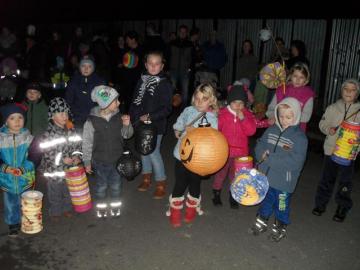 Lampiónový sprievod 10.11.2015 Lampiónový sprievod 10.11.2015
