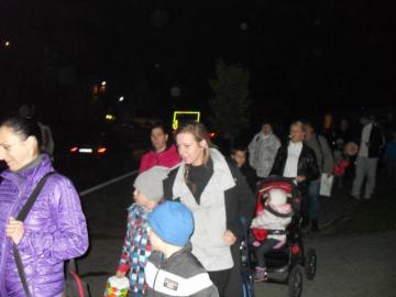 Lampiónový sprievod 10.11.2015 Lampiónový sprievod 10.11.2015
