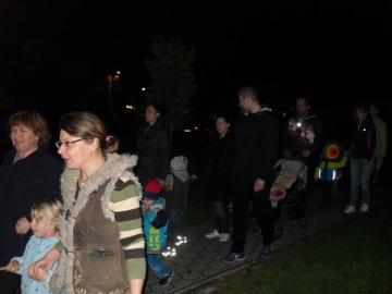 Lampiónový sprievod 10.11.2015 Lampiónový sprievod 10.11.2015