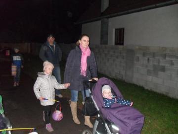 Lampiónový sprievod 10.11.2015 Lampiónový sprievod 10.11.2015