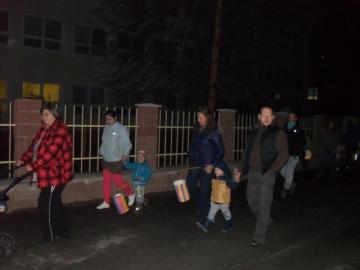 Lampiónový sprievod 10.11.2015 Lampiónový sprievod 10.11.2015
